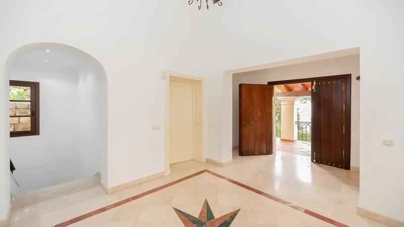 Stunning Classic Villa in the Heart of the Golf Valley – Nueva Andalucía, Marbella