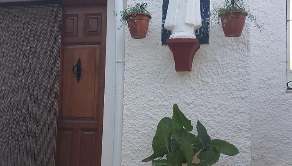 Discover this fantastic beachside villa in Costabella, Marbella