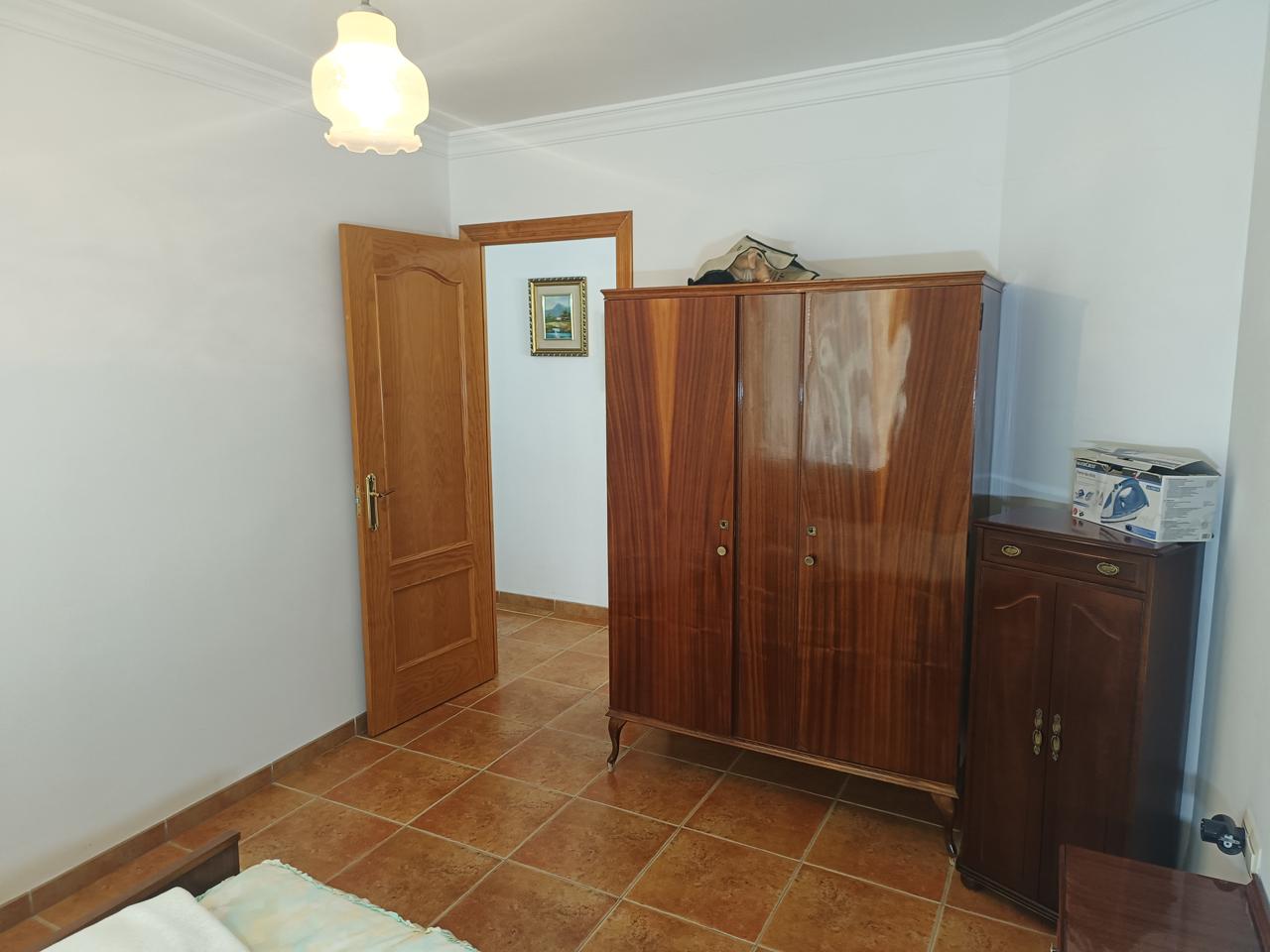 Complete building for sale in Vélez-Málaga: ideal for investment or housing + business