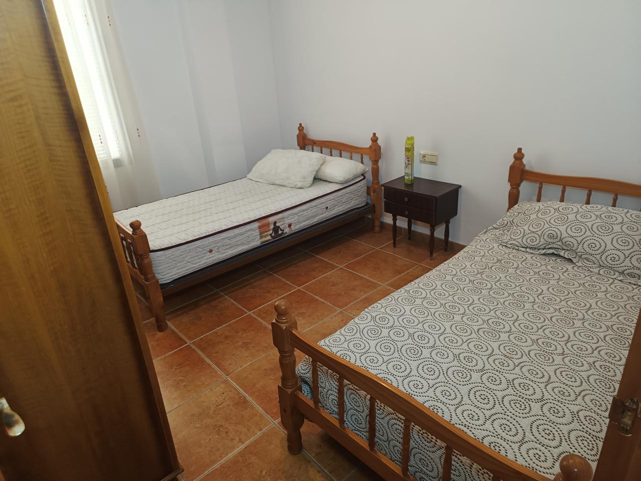 Complete building for sale in Vélez-Málaga: ideal for investment or housing + business