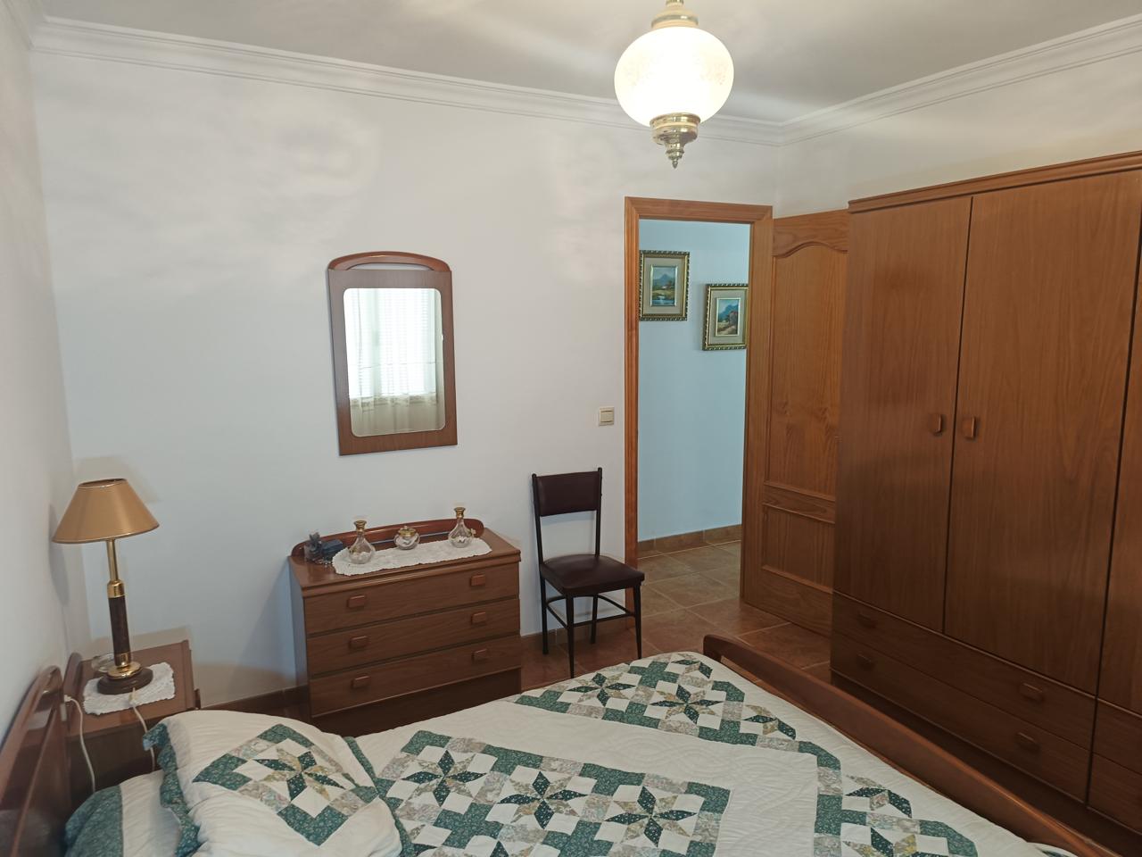 Complete building for sale in Vélez-Málaga: ideal for investment or housing + business