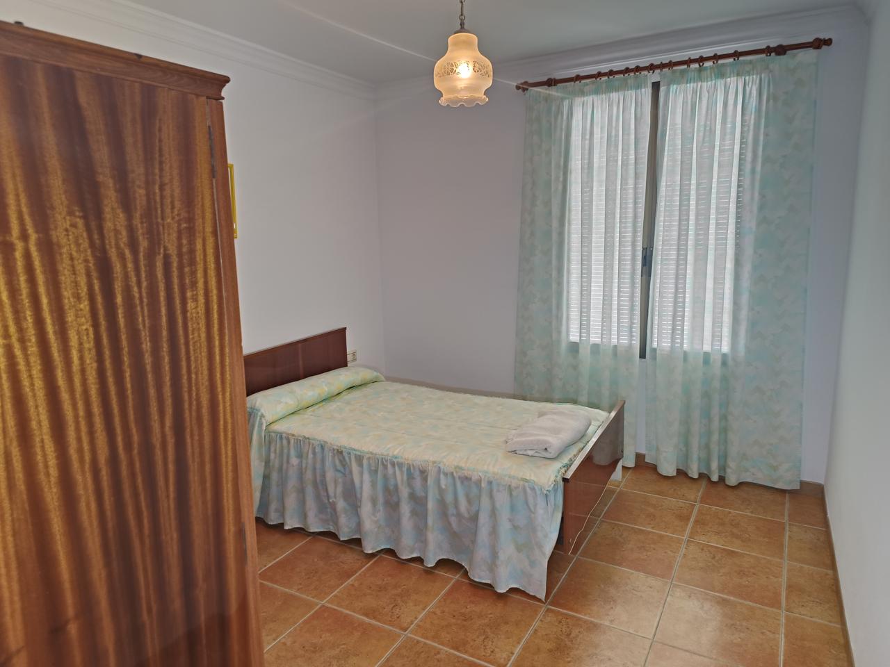 Complete building for sale in Vélez-Málaga: ideal for investment or housing + business