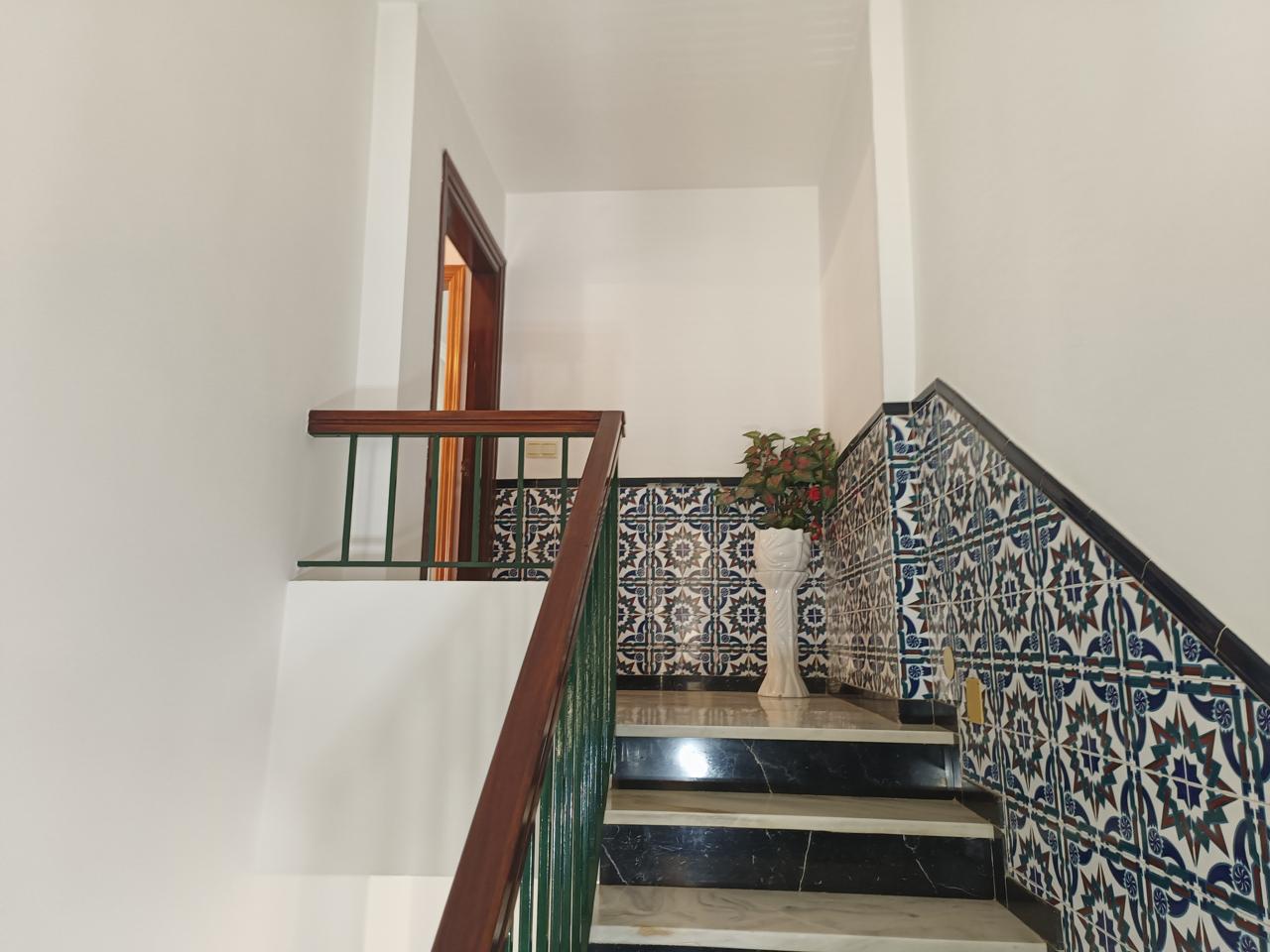Complete building for sale in Vélez-Málaga: ideal for investment or housing + business