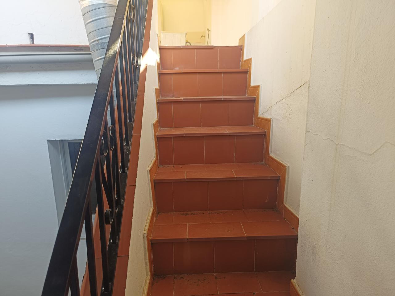 Complete building for sale in Vélez-Málaga: ideal for investment or housing + business