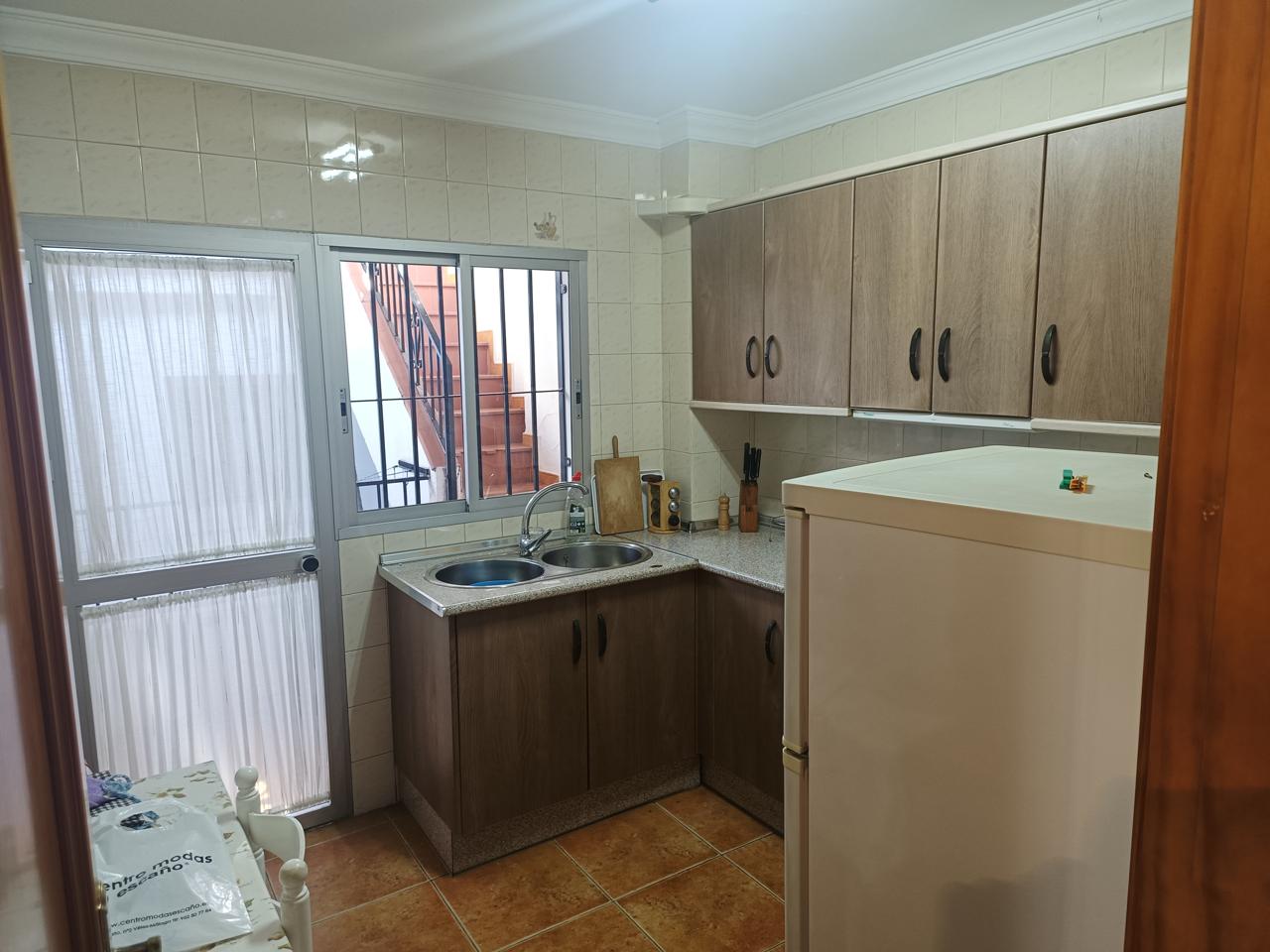 Complete building for sale in Vélez-Málaga: ideal for investment or housing + business