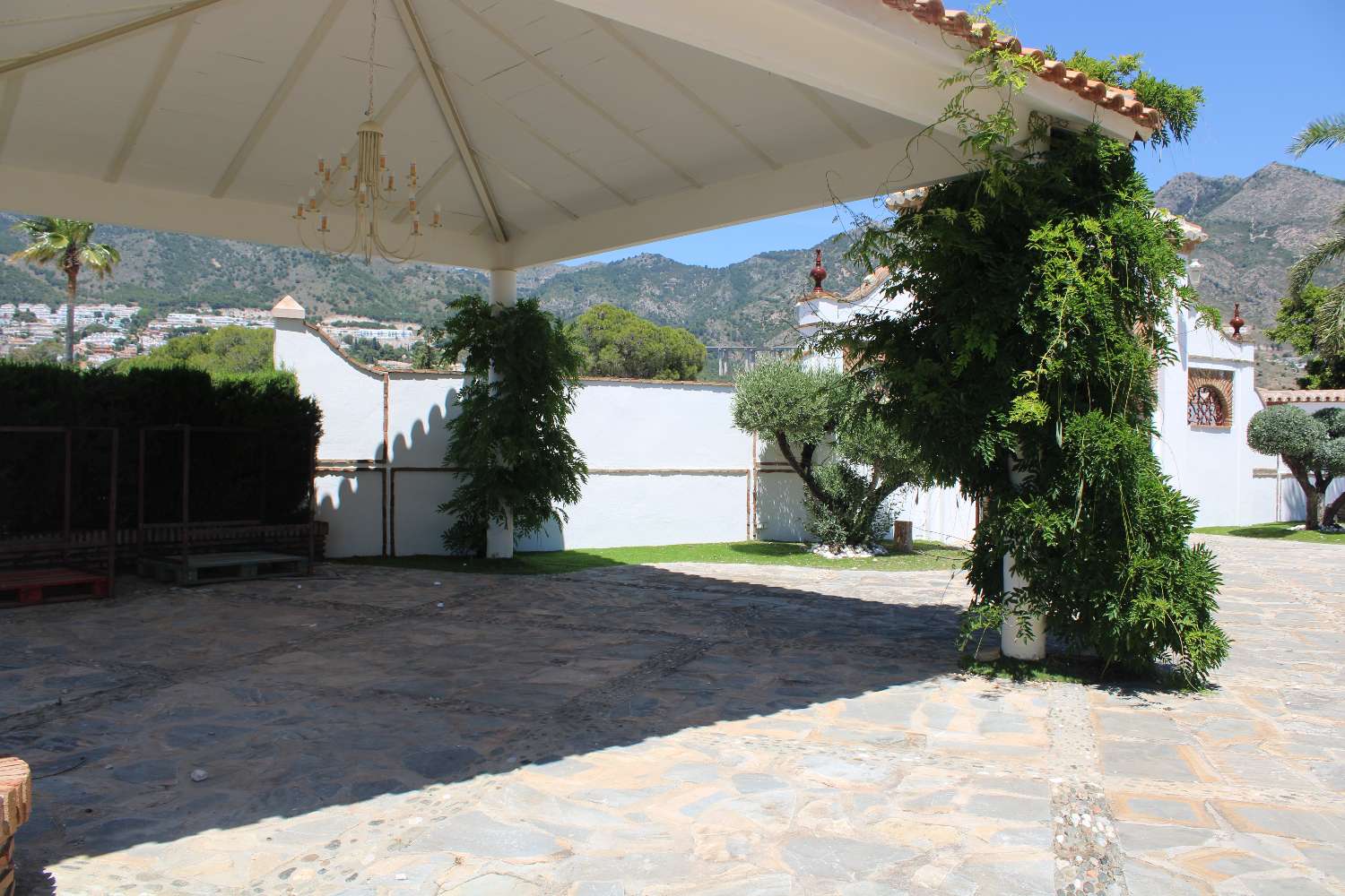 Exclusive Equestrian Club with Tennis Courts and Event Rooms: Elegance, Sport and Celebrations in One Place