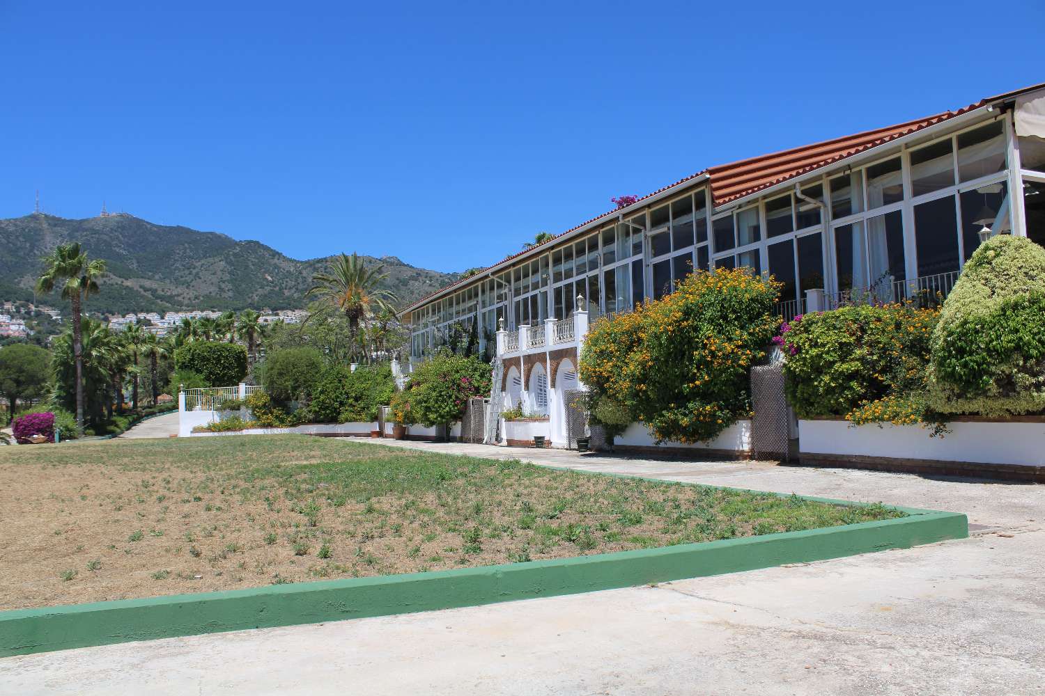 Exclusive Equestrian Club with Tennis Courts and Event Rooms: Elegance, Sport and Celebrations in One Place