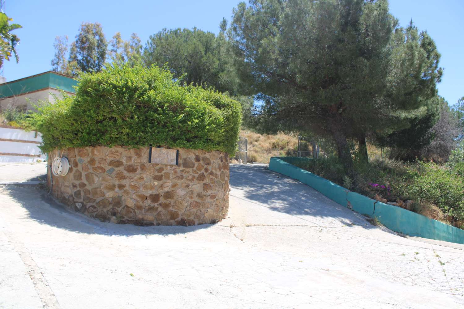 Exclusive Equestrian Club with Tennis Courts and Event Rooms: Elegance, Sport and Celebrations in One Place