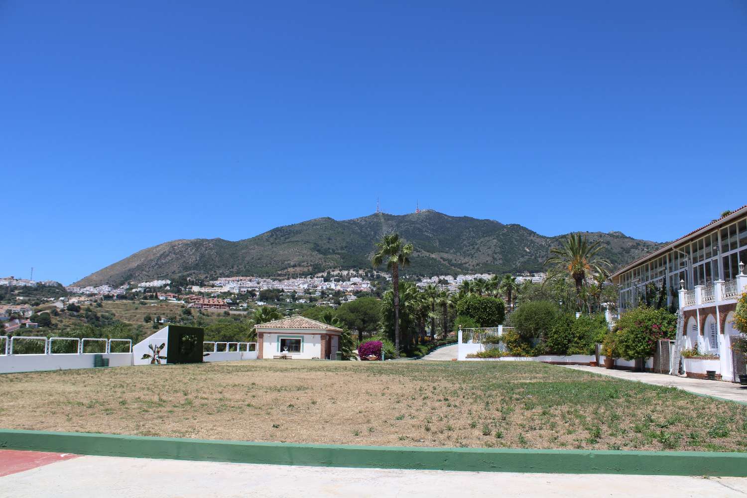 Exclusive Equestrian Club with Tennis Courts and Event Rooms: Elegance, Sport and Celebrations in One Place