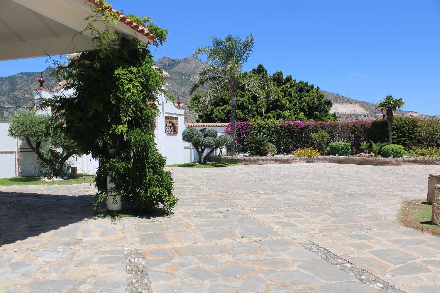 Exclusive Equestrian Club with Tennis Courts and Event Rooms: Elegance, Sport and Celebrations in One Place