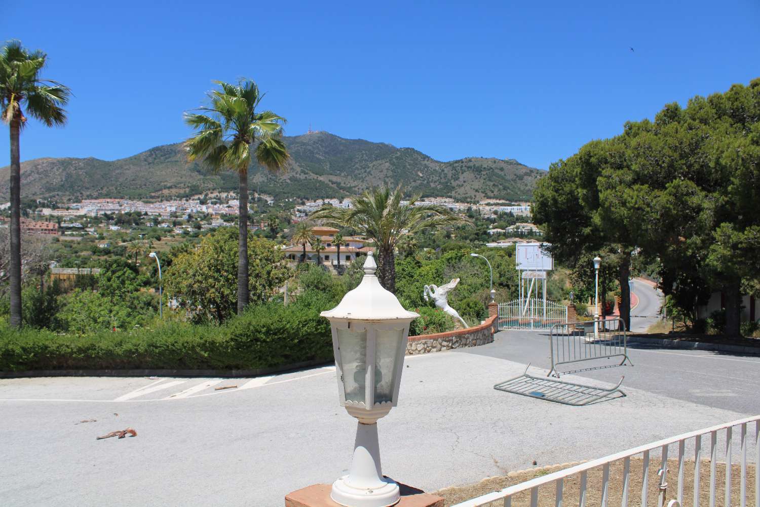 Exclusive Equestrian Club with Tennis Courts and Event Rooms: Elegance, Sport and Celebrations in One Place