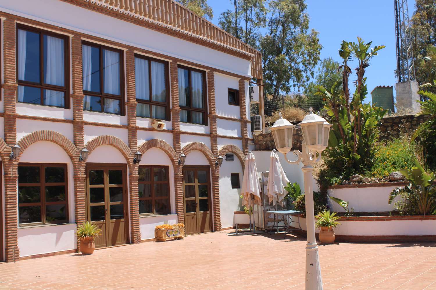Exclusive Equestrian Club with Tennis Courts and Event Rooms: Elegance, Sport and Celebrations in One Place