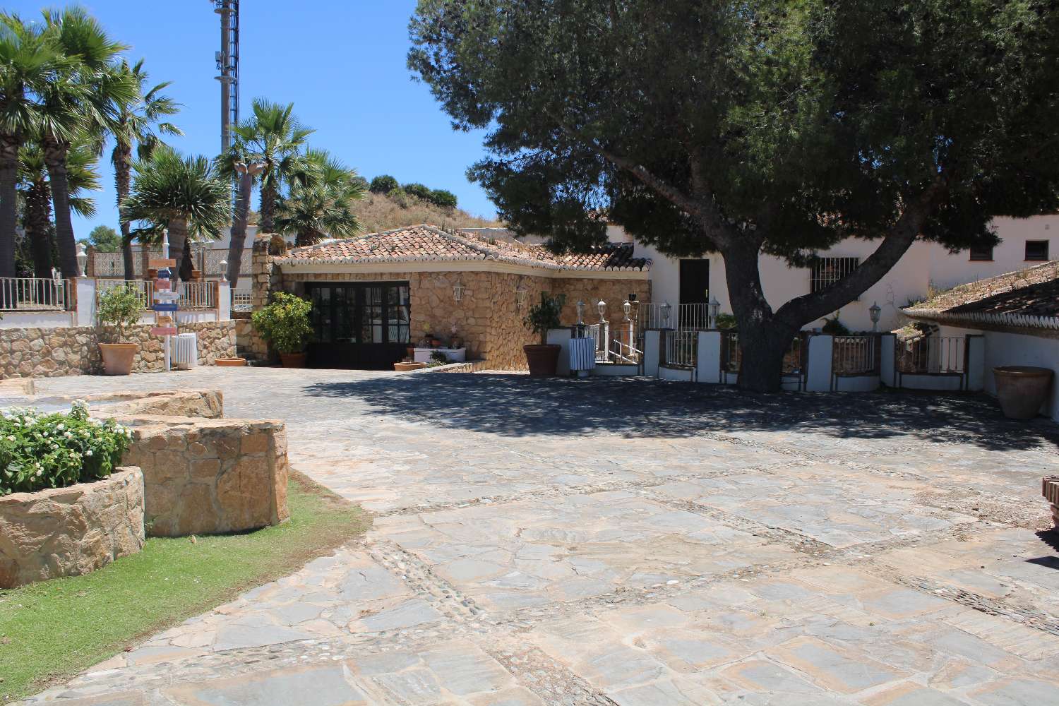 Exclusive Equestrian Club with Tennis Courts and Event Rooms: Elegance, Sport and Celebrations in One Place