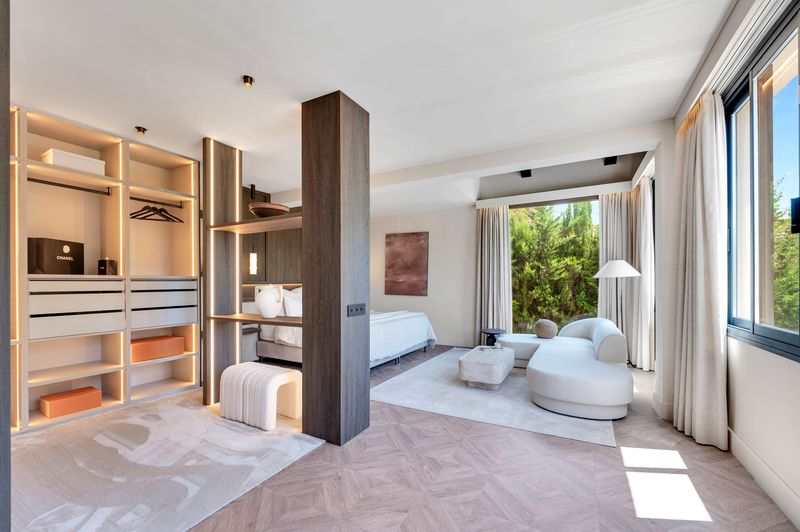 Villa Reformada de 5 Dormitorios en Nueva Andalucía, Marbella