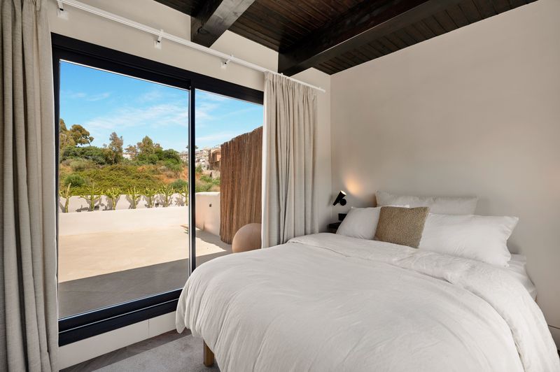 Villa Reformada de 5 Dormitorios en Nueva Andalucía, Marbella