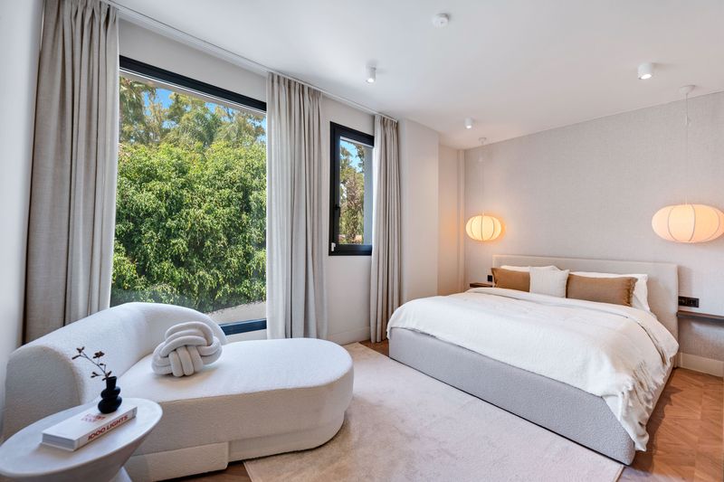Villa Reformada de 5 Dormitorios en Nueva Andalucía, Marbella