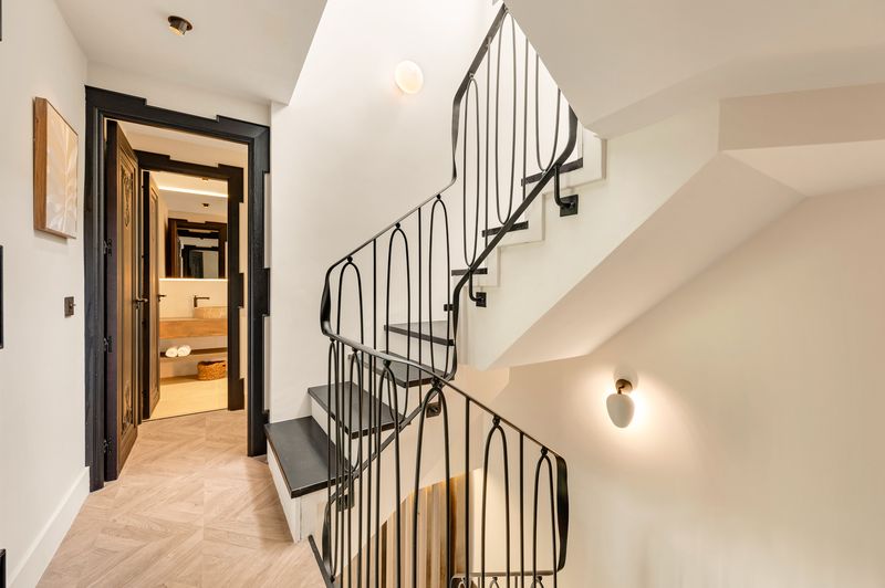 Villa Reformada de 5 Dormitorios en Nueva Andalucía, Marbella