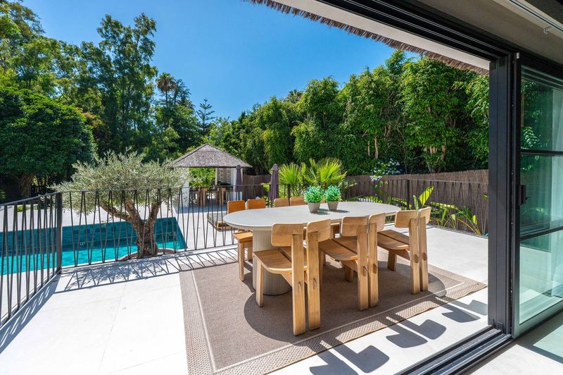 Villa Reformada de 5 Dormitorios en Nueva Andalucía, Marbella