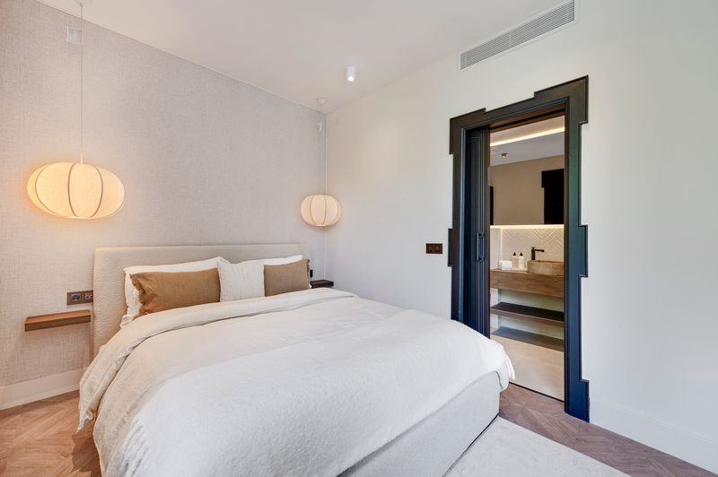 Villa Reformada de 5 Dormitorios en Nueva Andalucía, Marbella