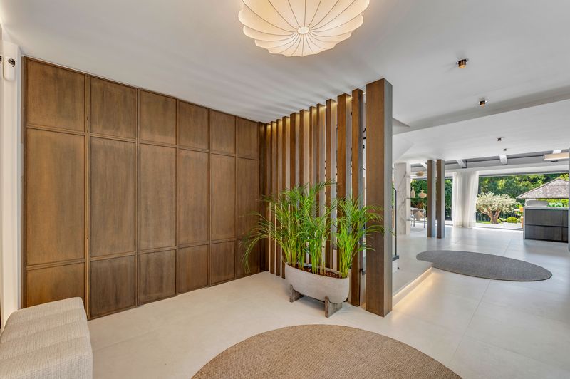 Villa Reformada de 5 Dormitorios en Nueva Andalucía, Marbella