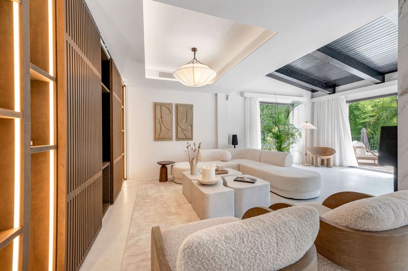 Villa Reformada de 5 Dormitorios en Nueva Andalucía, Marbella