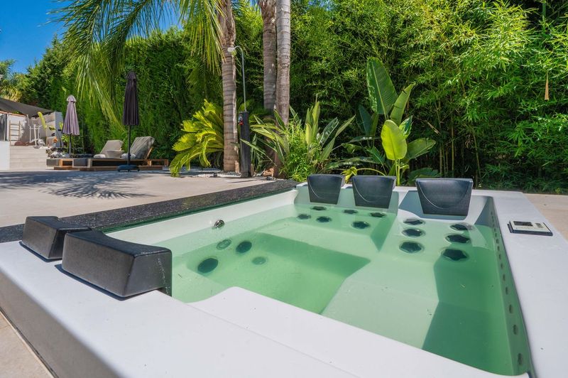 Villa Reformada de 5 Dormitorios en Nueva Andalucía, Marbella