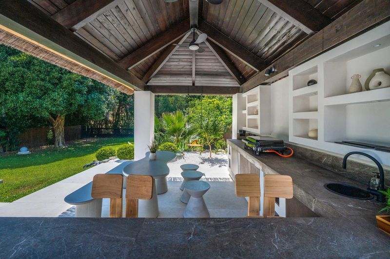 Villa Reformada de 5 Dormitorios en Nueva Andalucía, Marbella