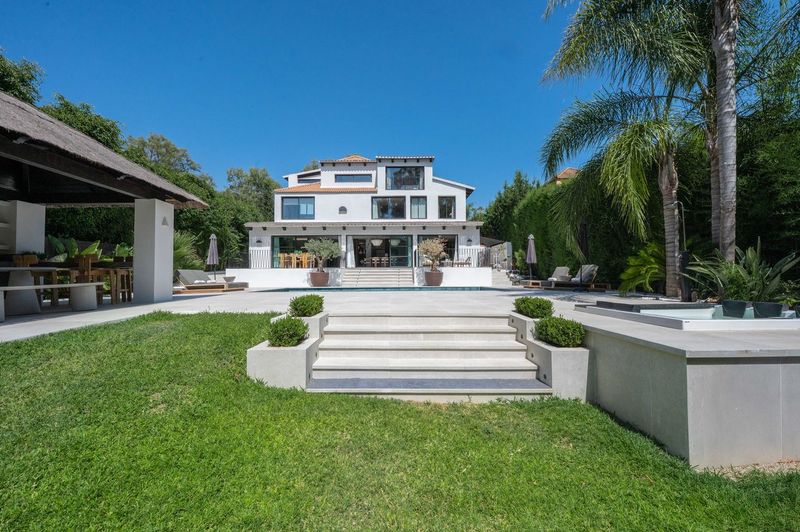 Villa Reformada de 5 Dormitorios en Nueva Andalucía, Marbella