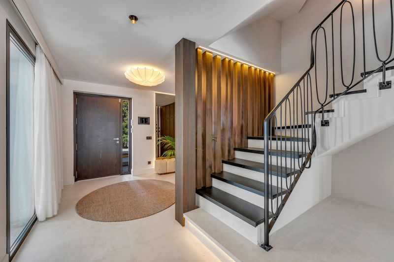 Villa Reformada de 5 Dormitorios en Nueva Andalucía, Marbella