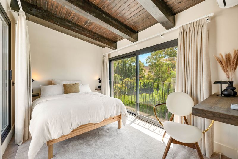 Villa Reformada de 5 Dormitorios en Nueva Andalucía, Marbella