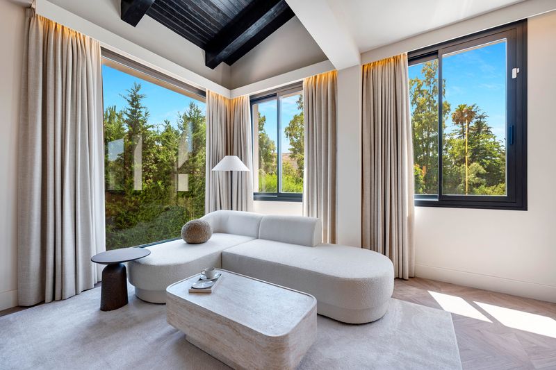Villa Reformada de 5 Dormitorios en Nueva Andalucía, Marbella