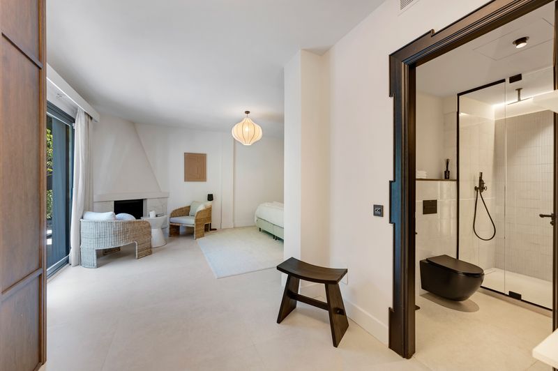 Villa Reformada de 5 Dormitorios en Nueva Andalucía, Marbella