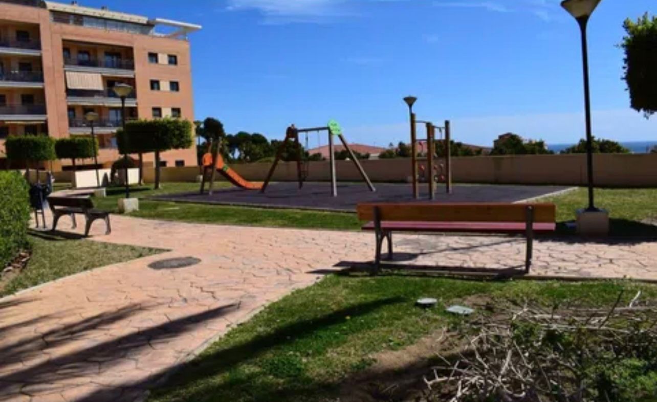 Planta baja con un jardín privado, larga temporada