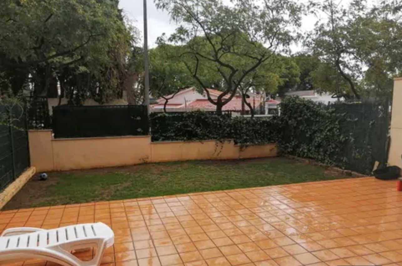 Planta baja con un jardín privado, larga temporada