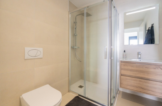 Apartamento a Estrenar Amueblado de 2 Dormitorios en Fuengirola, Costa del Sol