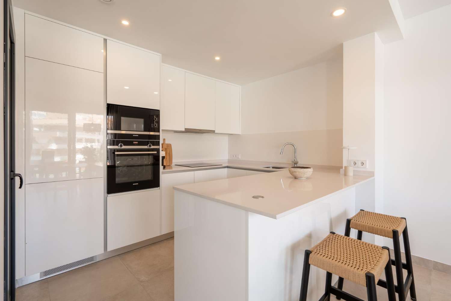 Apartamento en Planta Baja con Vistas al Mar en Fuengirola