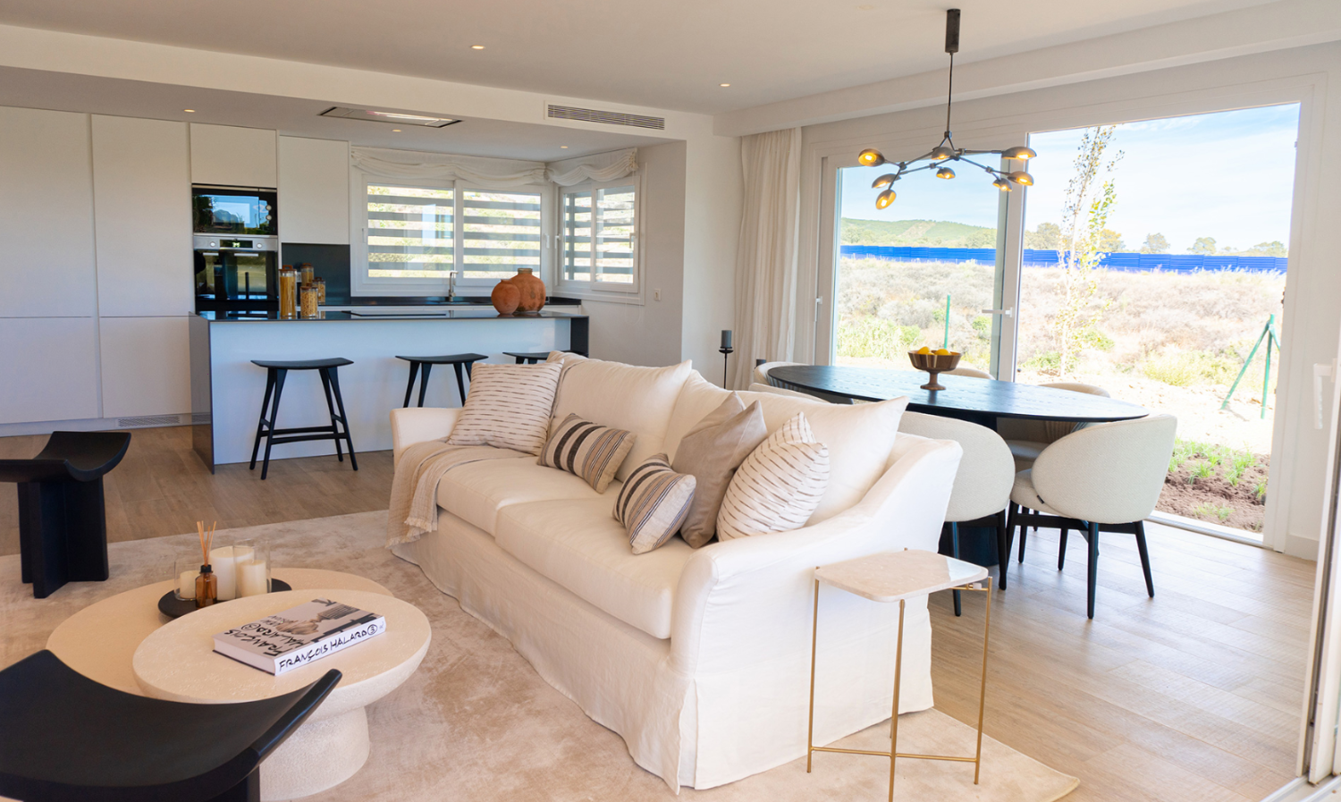 La nueva residencia sigue creciendo, Casares