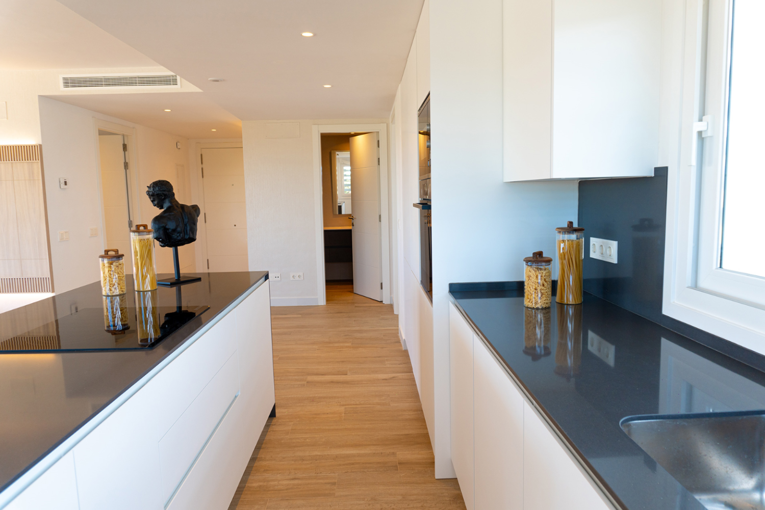 La nueva residencia sigue creciendo, Casares