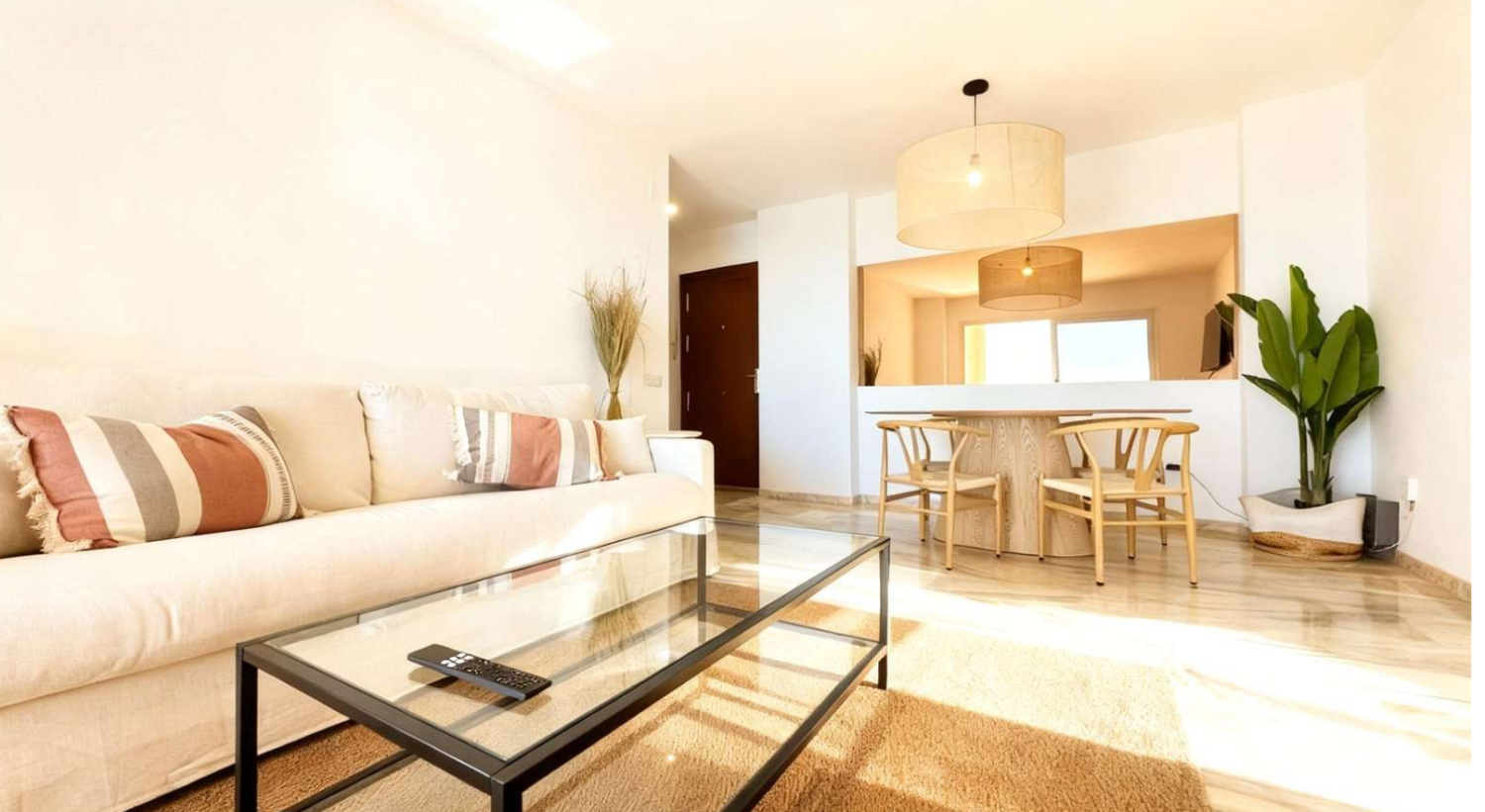 Ainutlaatuinen tilaisuus Fuengirolan Paseo Marítimon sydämessä!