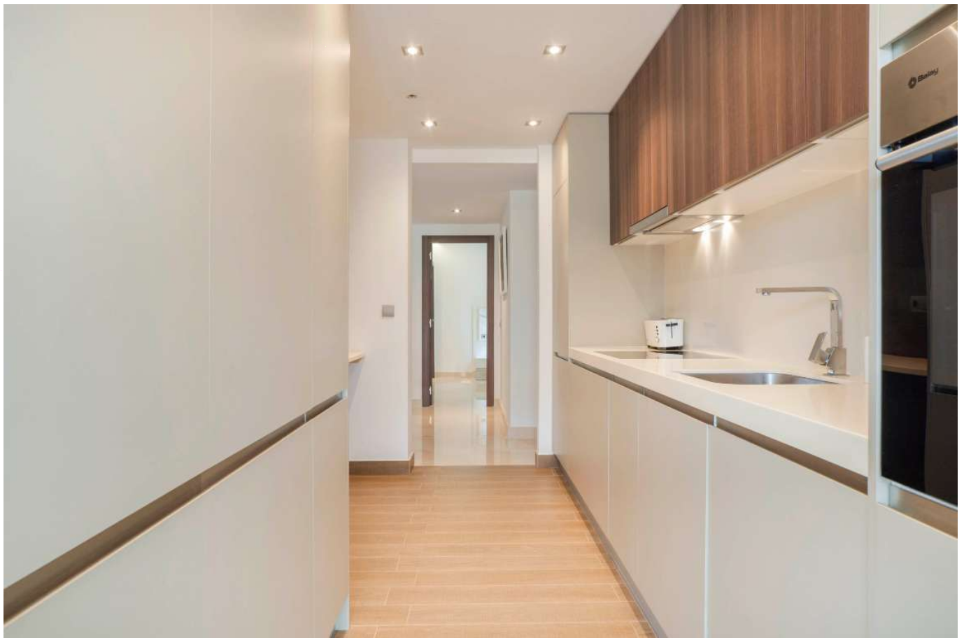 Kaunis 3 makuuhuoneen asunto Nueva Alcántarassa, muutaman metrin päässä rannasta