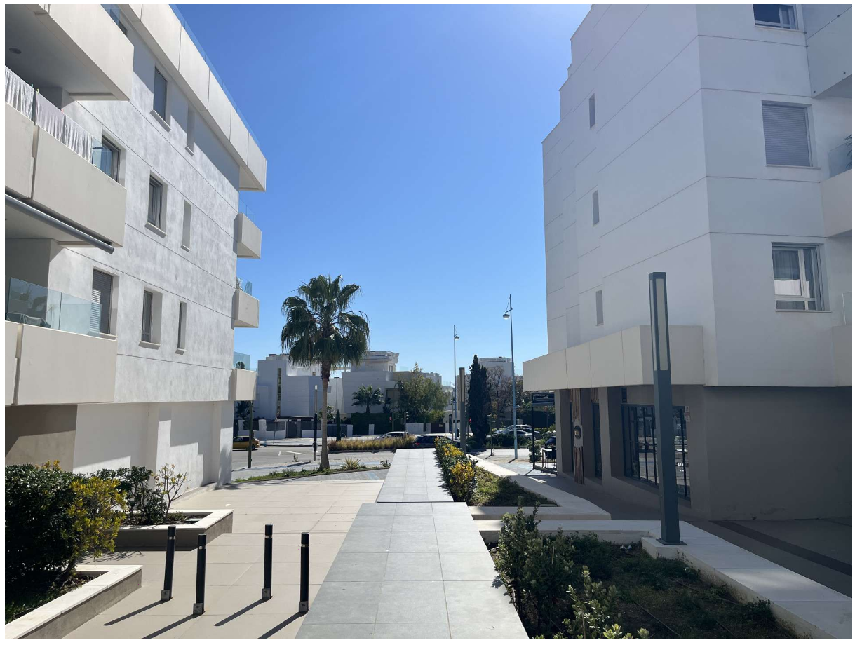 Kaunis 3 makuuhuoneen asunto Nueva Alcántarassa, muutaman metrin päässä rannasta