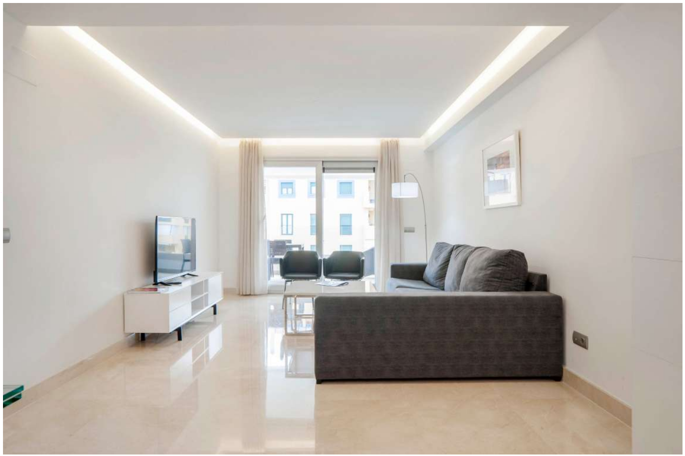 Kaunis 3 makuuhuoneen asunto Nueva Alcántarassa, muutaman metrin päässä rannasta