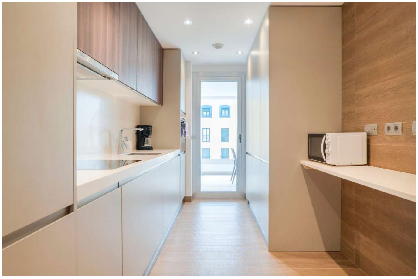 Kaunis 3 makuuhuoneen asunto Nueva Alcántarassa, muutaman metrin päässä rannasta