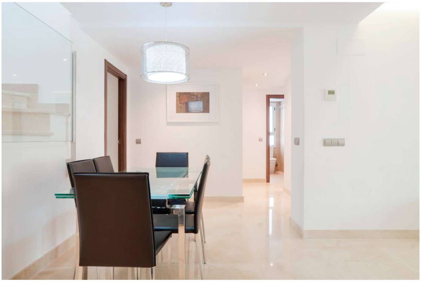 Kaunis 3 makuuhuoneen asunto Nueva Alcántarassa, muutaman metrin päässä rannasta