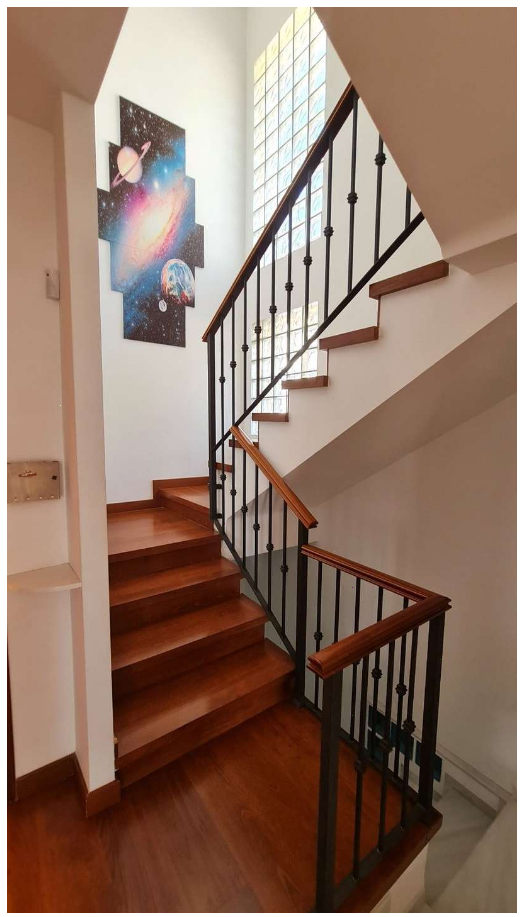 Villa Exclusiva en Torremolinos – Elegancia, Luz y Rentabilidad