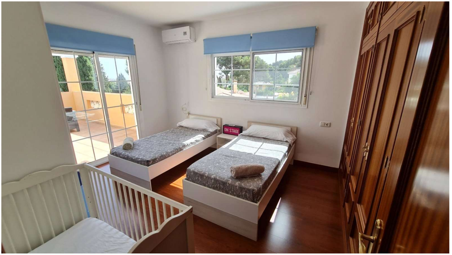 Villa Exclusiva en Torremolinos – Elegancia, Luz y Rentabilidad