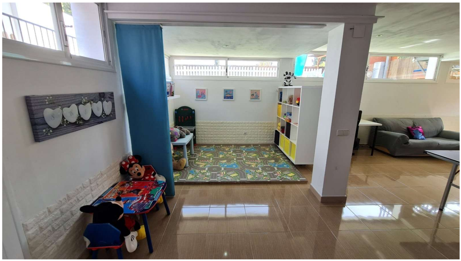 Villa Exclusiva en Torremolinos – Elegancia, Luz y Rentabilidad