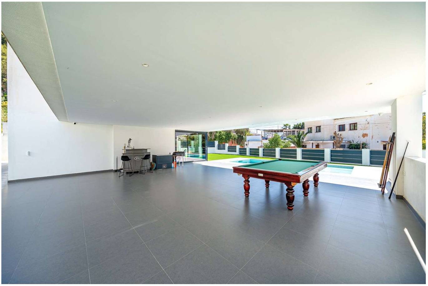 Villa Exclusiva en Torremolinos – Lujo, Luz y Ubicación Inmejorable