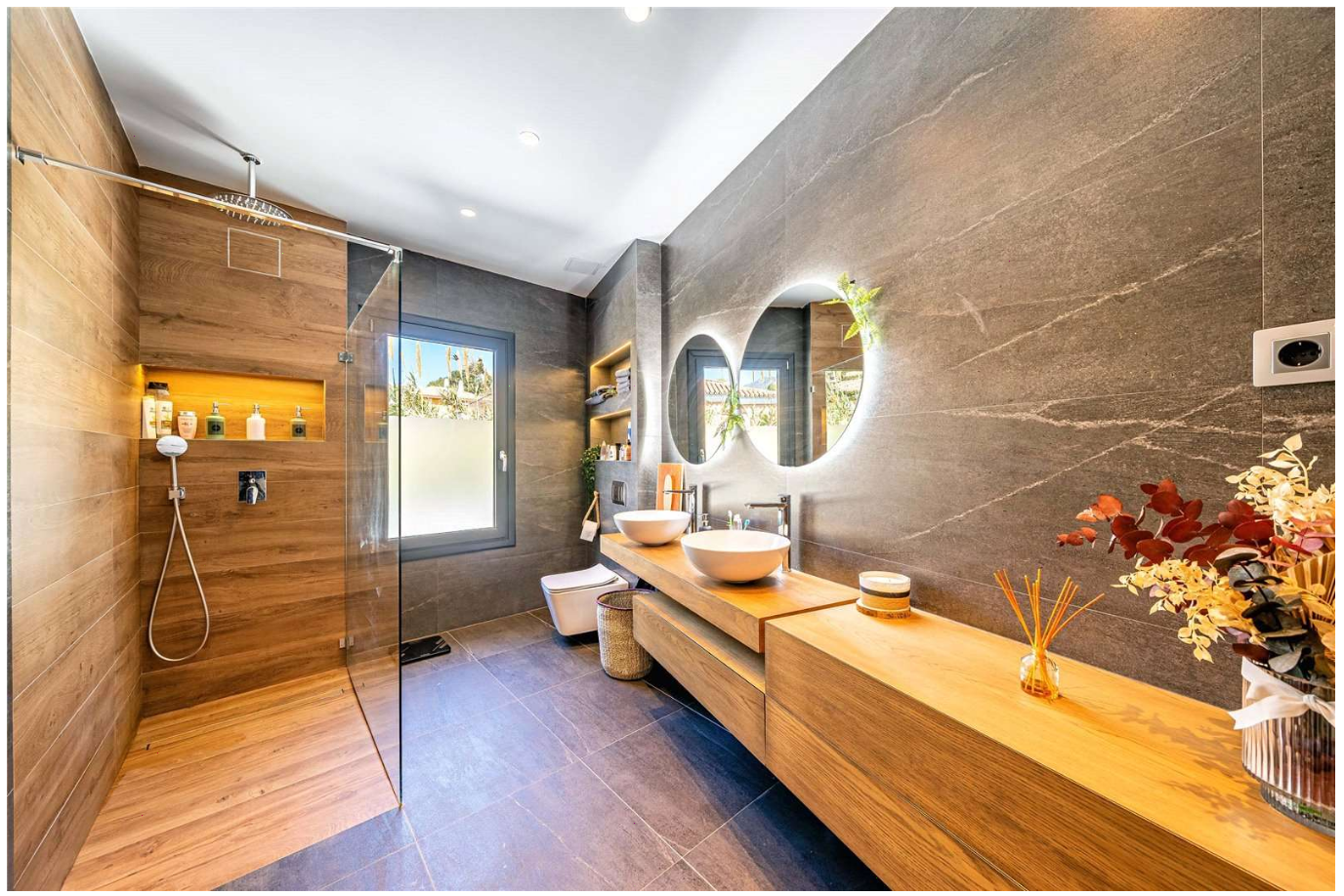 Villa Exclusiva en Torremolinos – Lujo, Luz y Ubicación Inmejorable