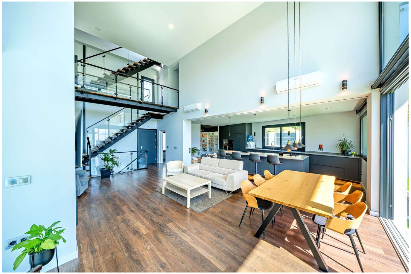 Villa Exclusiva en Torremolinos – Lujo, Luz y Ubicación Inmejorable